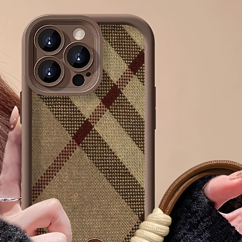 Etui na telefon z brązowymi pa – Samsung Galaxy S24 recenzja i cena